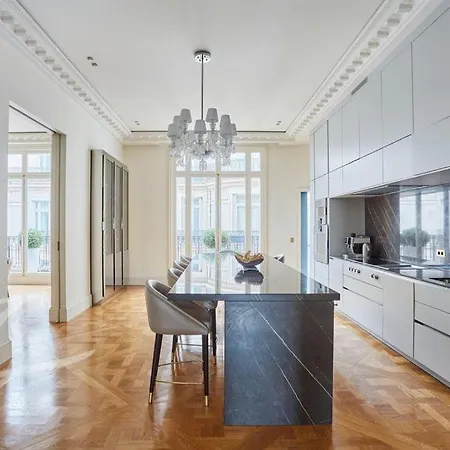 Luxury Eiffel Tower In Apartment